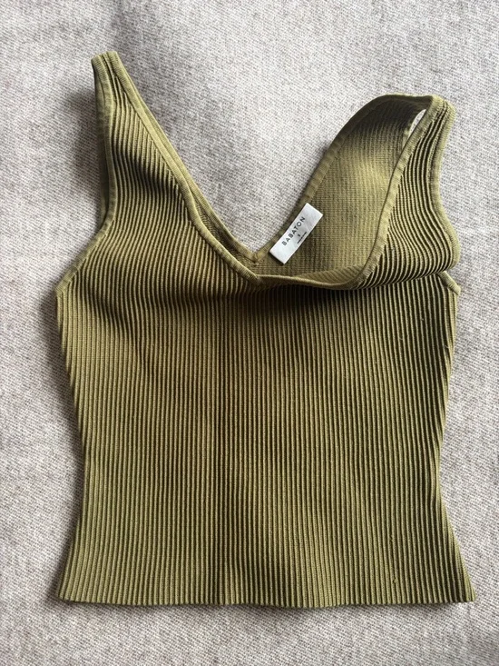 Aritzia Olive Sculpt Knit V-Neck Tank - Picture 2 of 2